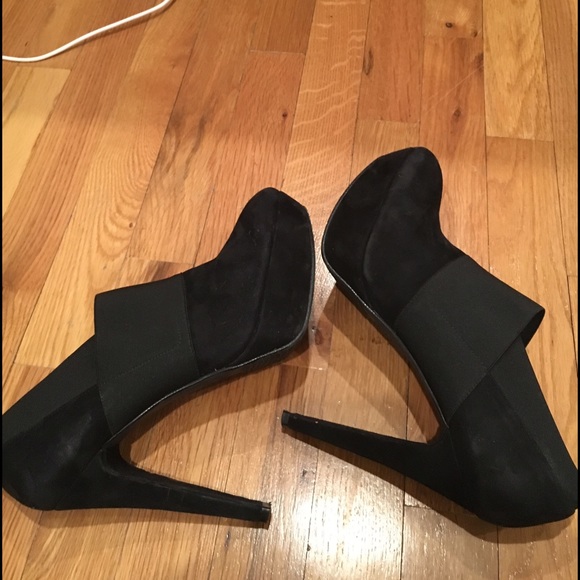 Stuart Weitzman black suede platform heels - Picture 3 of 4