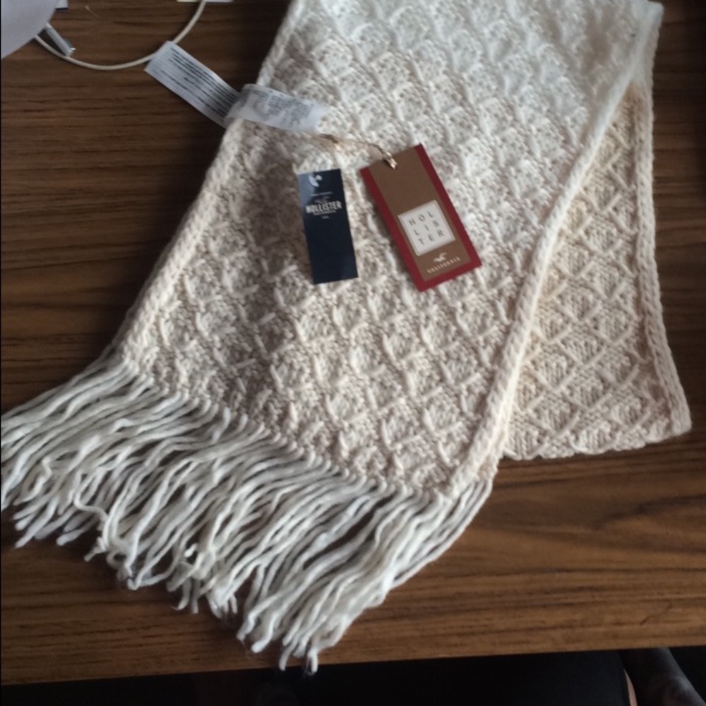 🔹bundled🔹Hollister scarf - cream and white - Picture 1 of 4