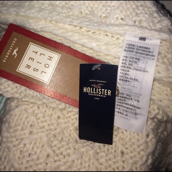 🔹bundled🔹Hollister scarf - cream and white - Picture 4 of 4