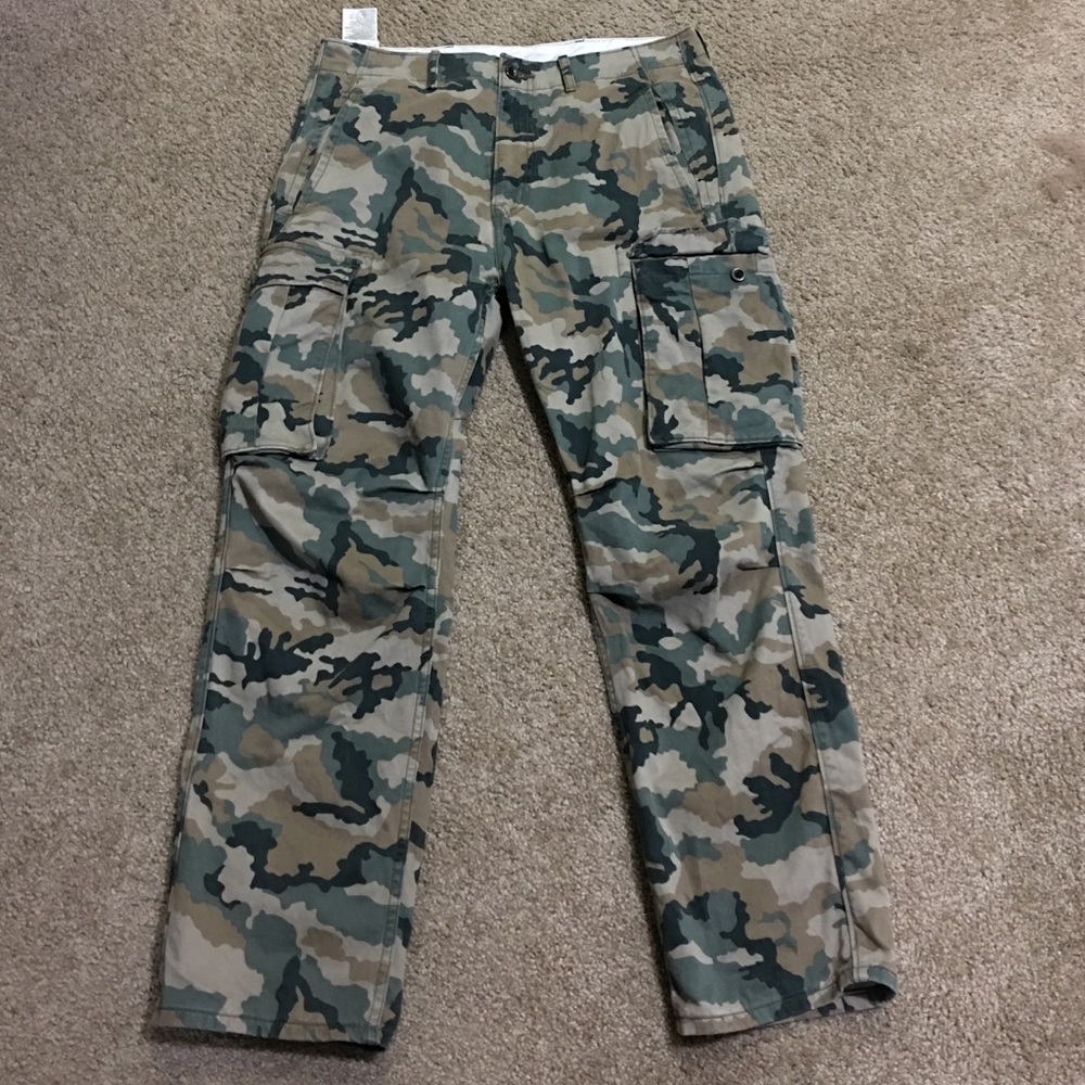 Levi Camo Cargo Pants