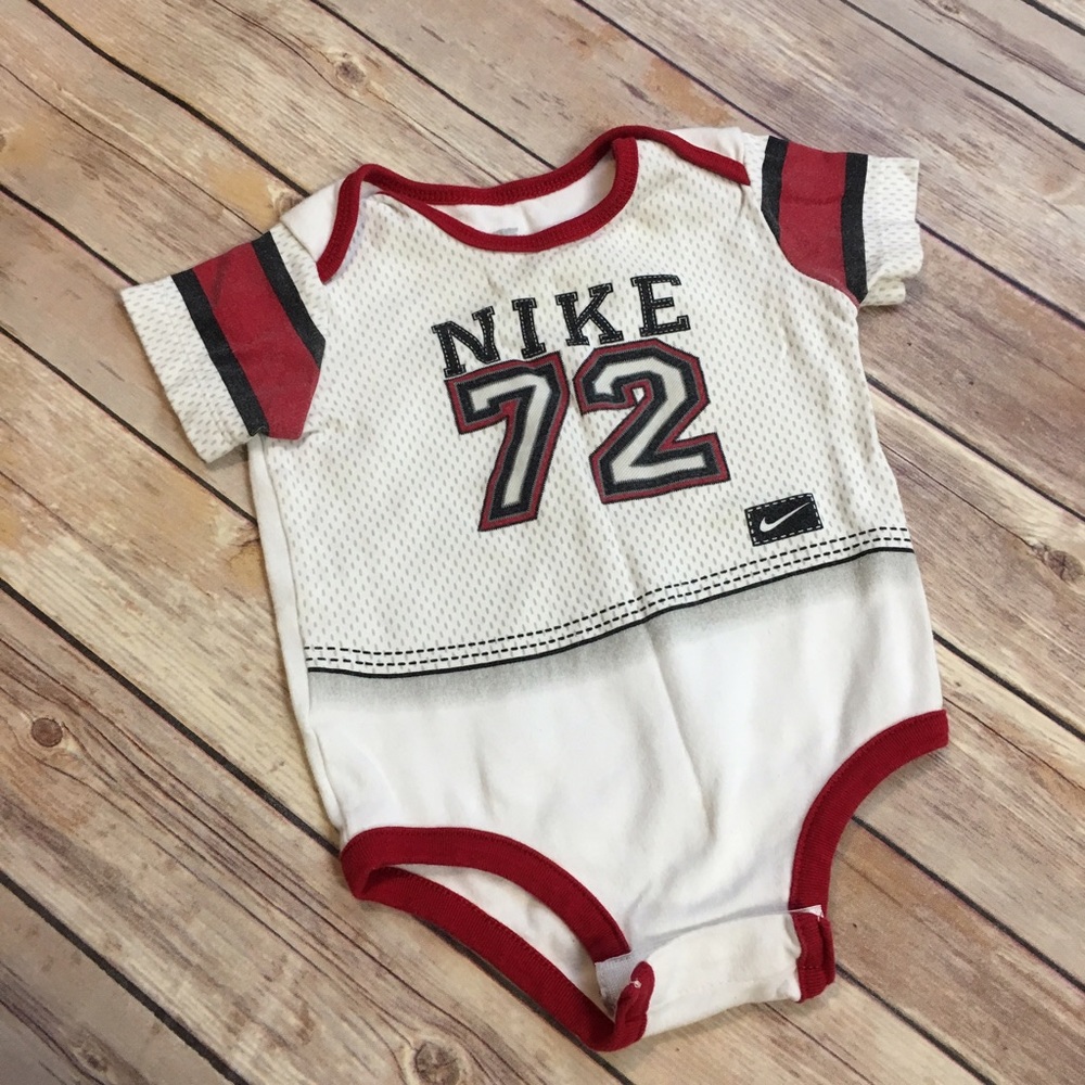 {Nike} 9/12M Onesie