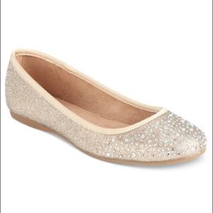 Style & Co Angelynn flats in gold - size 8