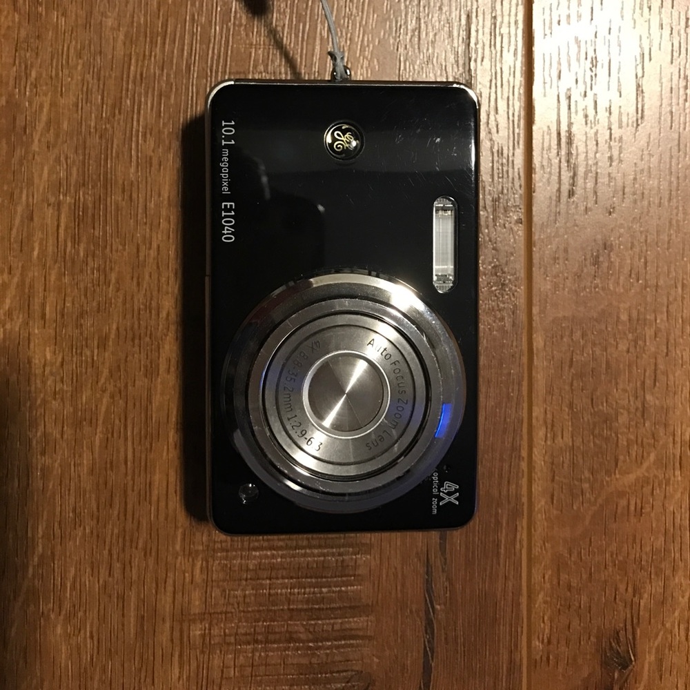 GE E1040 10MP Digital Camera with 4x Optica black
