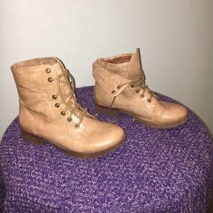 Combat boots