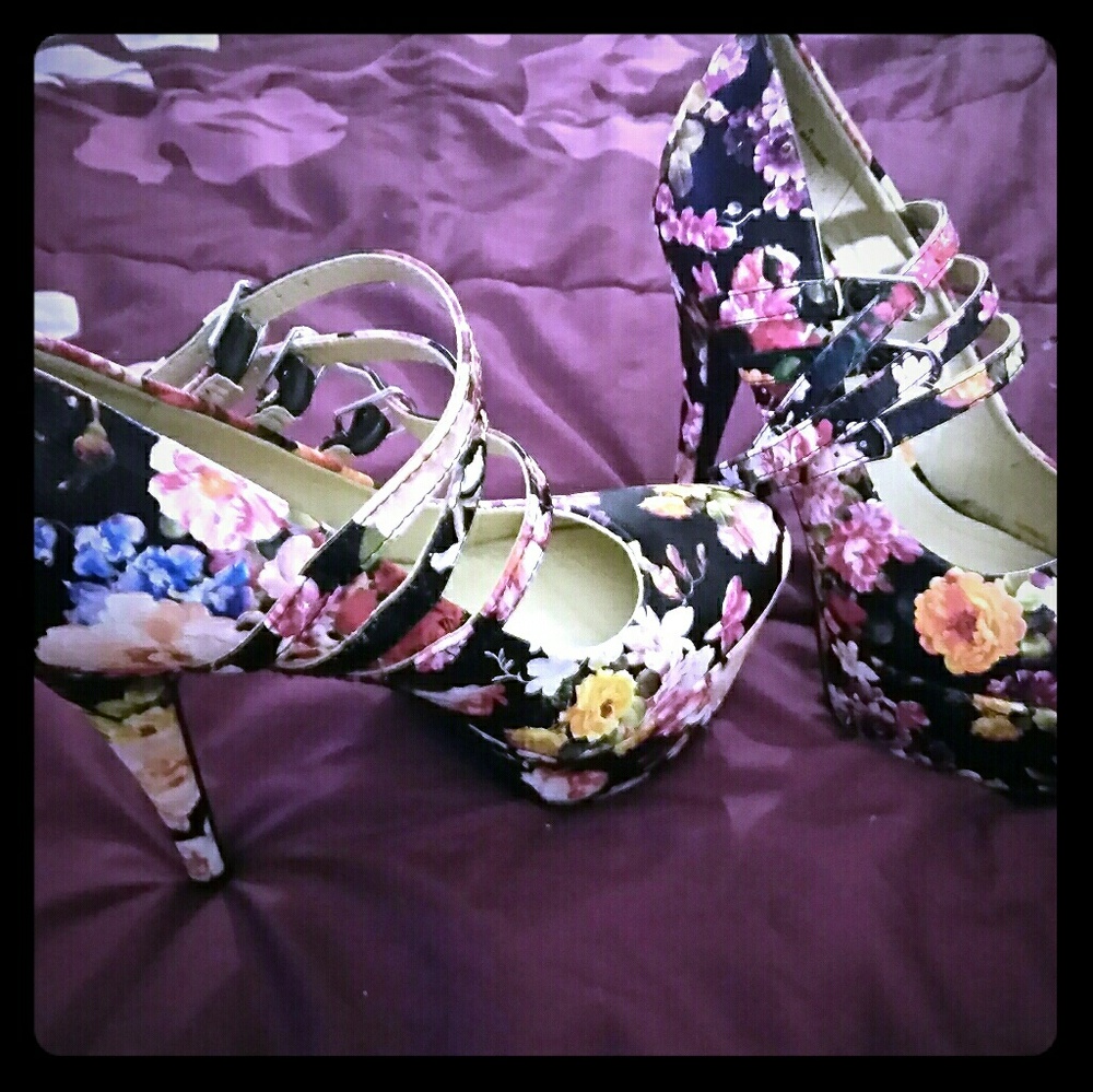 Floral print heels