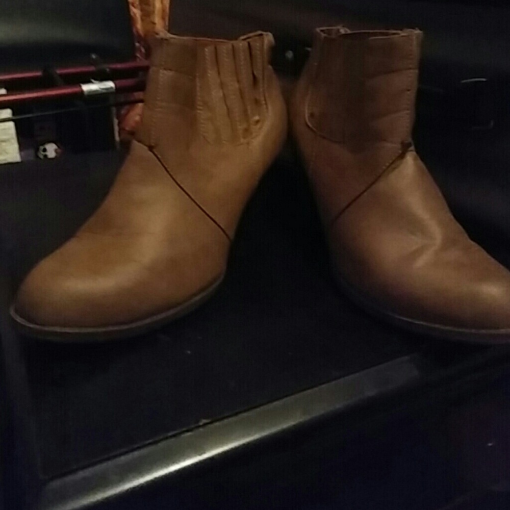 Boots - Picture 2 of 3