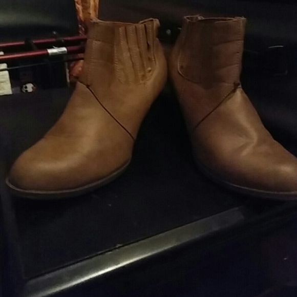 Boots - Picture 2 of 3