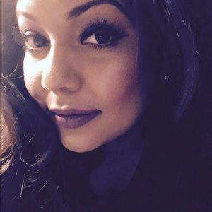 Meet Your Posher, April!