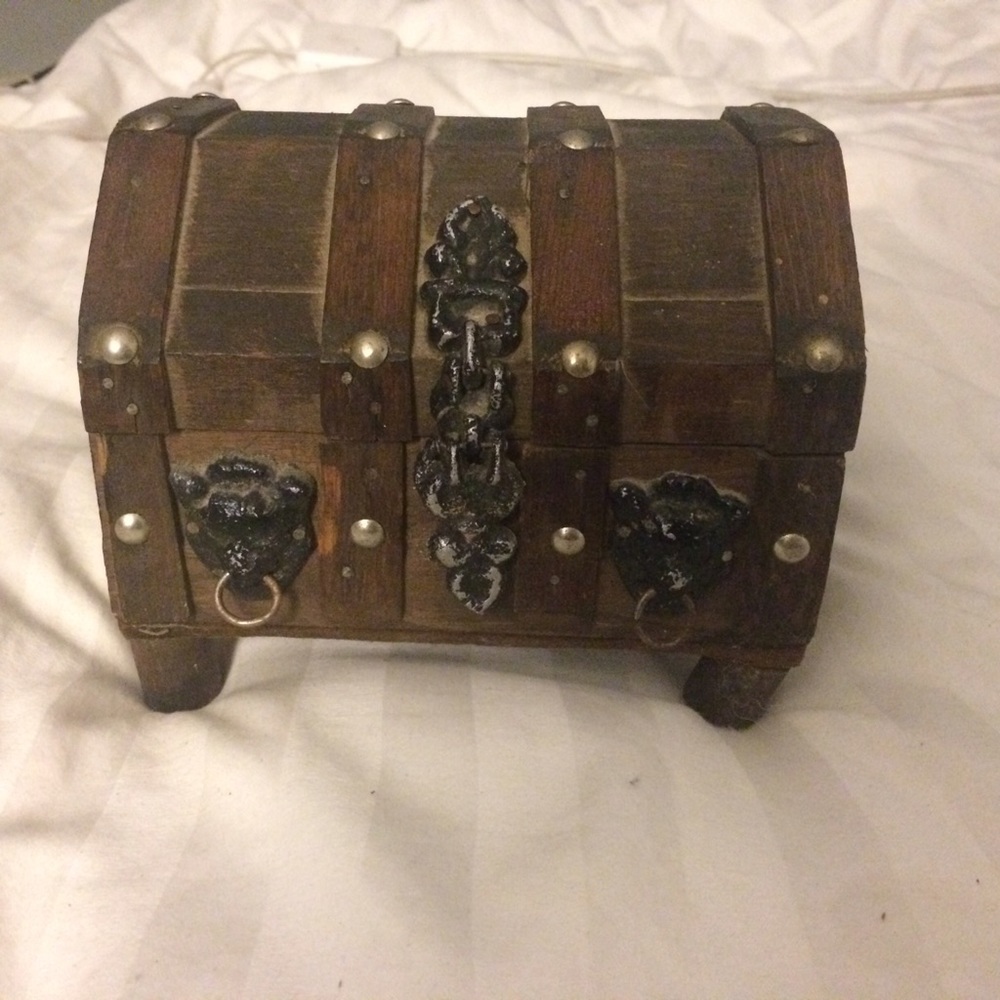 ✨CUTE VINTAGE JEWELRY BOX✨