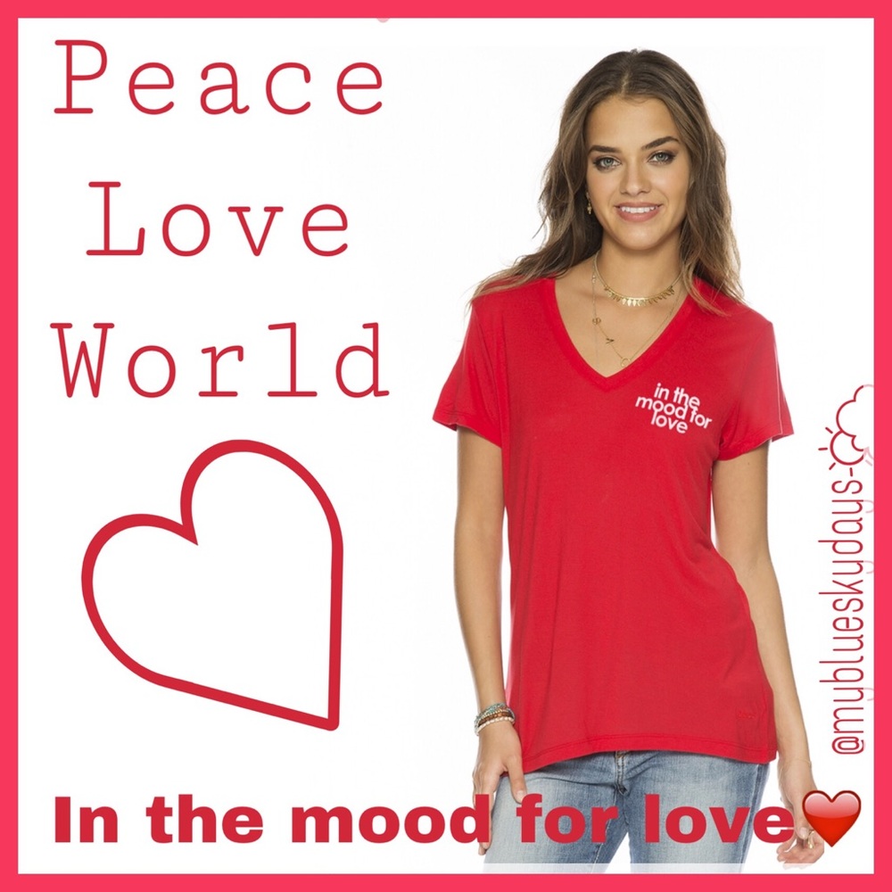 ✌🏼️💗🌎 in the mood for ❤️ Mia V Tee⭐️new⭐️