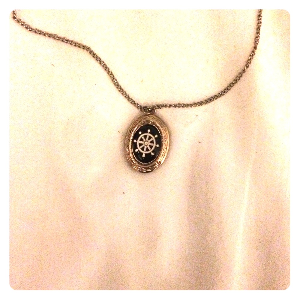 ✨CUTE LOCKET NECKLACE✨