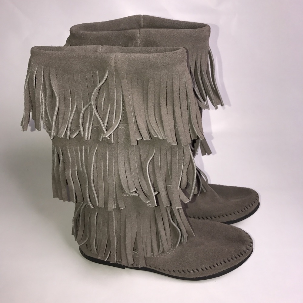 Minnetonka Fringe Moccasin Boots size 8