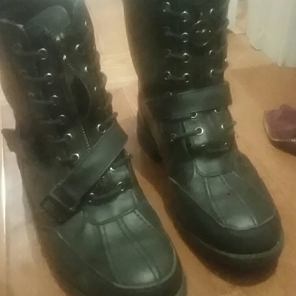 Combat boots