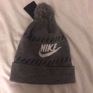 ✨BRAND NEW NIKE BEANIE✨