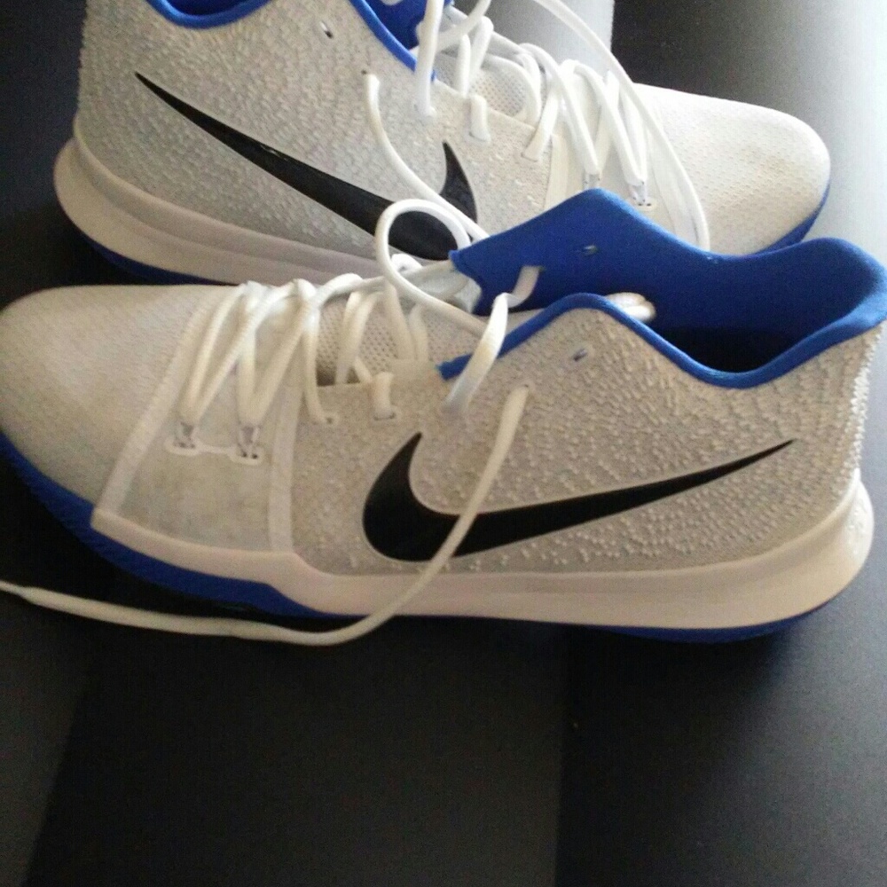 Kyrie 3 - Picture 2 of 2