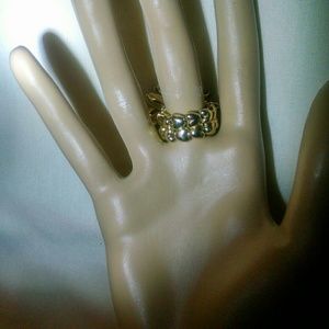 Jewelry - Beautiful black flower daisy pearl stretch ring Jewelry - Beautiful black flower daisy pearl stretch ring