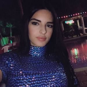 Meet your Posher, Yanet