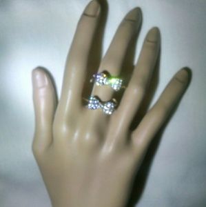 Beautiful gold tone rhinestone double bow ring