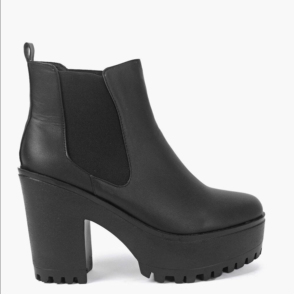 Black platform Chelsea boots