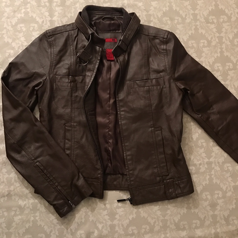 🚨 MOVING SALE! 100% Leather Jacket