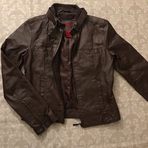 🚨 MOVING SALE! 100% Leather Jacket