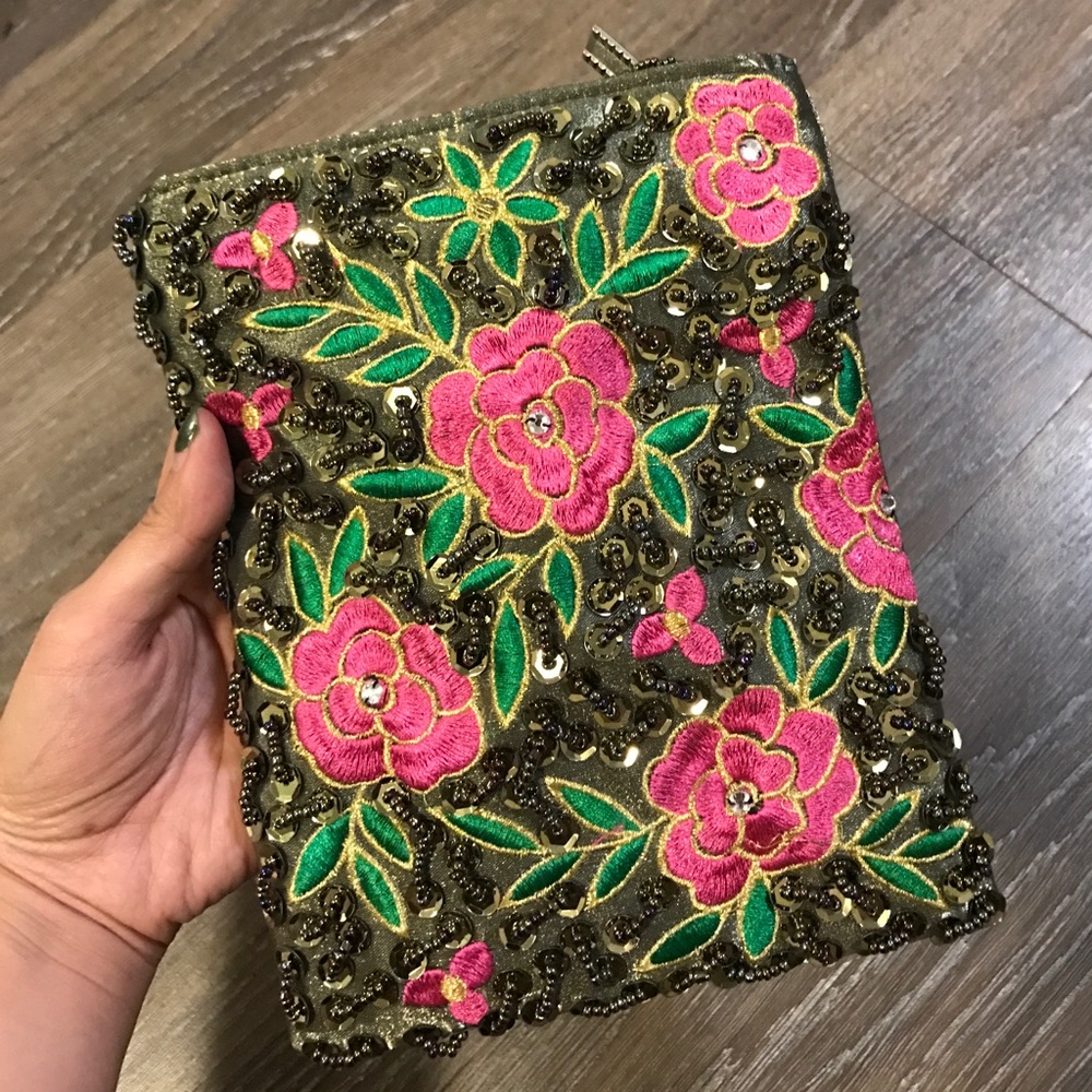 BRAND NEW Oriental delicate embroidery bag.