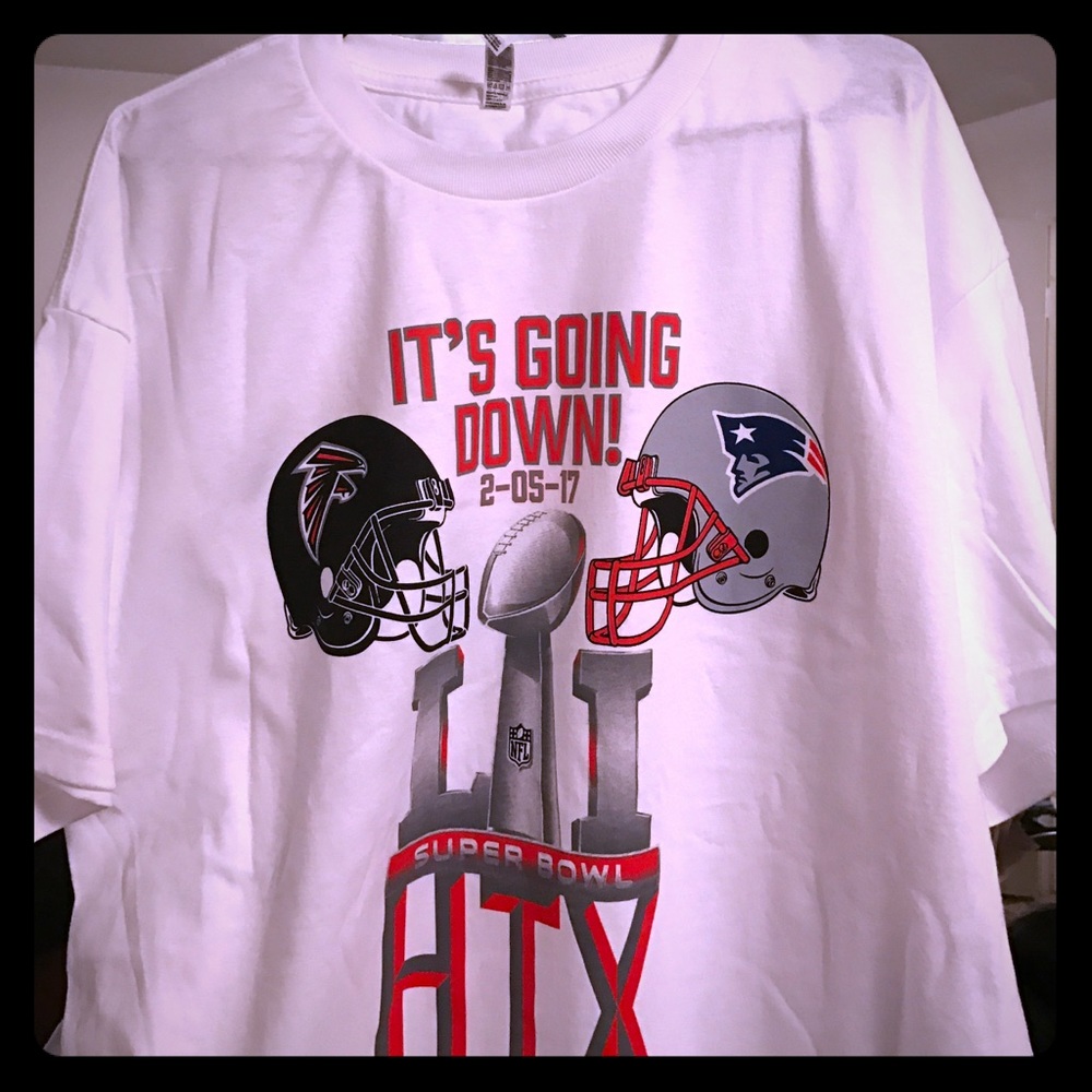 A T-shirt with Atlanta Falcons and New England