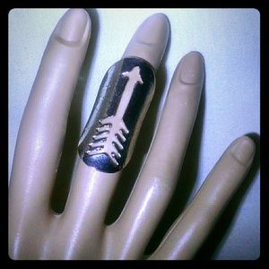 Beautiful silvertone Arrow design ring