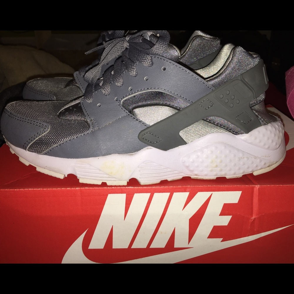 Grey Huaraches NIKE