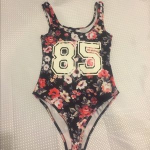 ⚡️FLASH SALE⚡️Forever 21 floral bodysuit