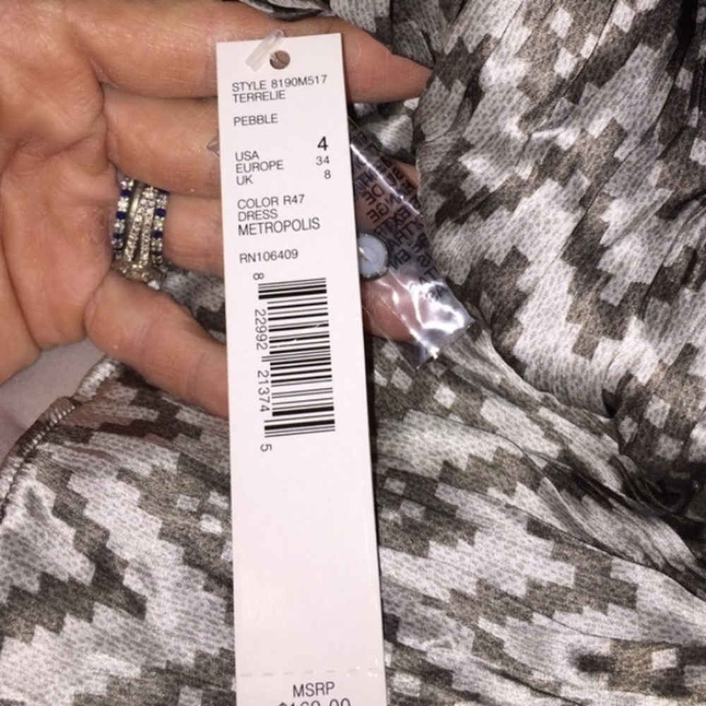 NWT Beautiful & Classy Dress! - Picture 3 of 4