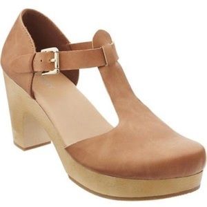 Tan t-strap clogs