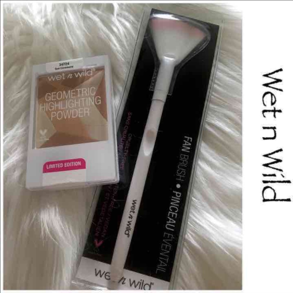 Wet n Wild Highlighter & Fan Brush