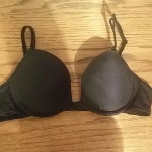 Black Pink Victoria Secret's bra size 34A