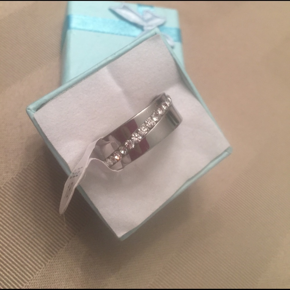 NWT POLISHED STAINLESS RING 8
