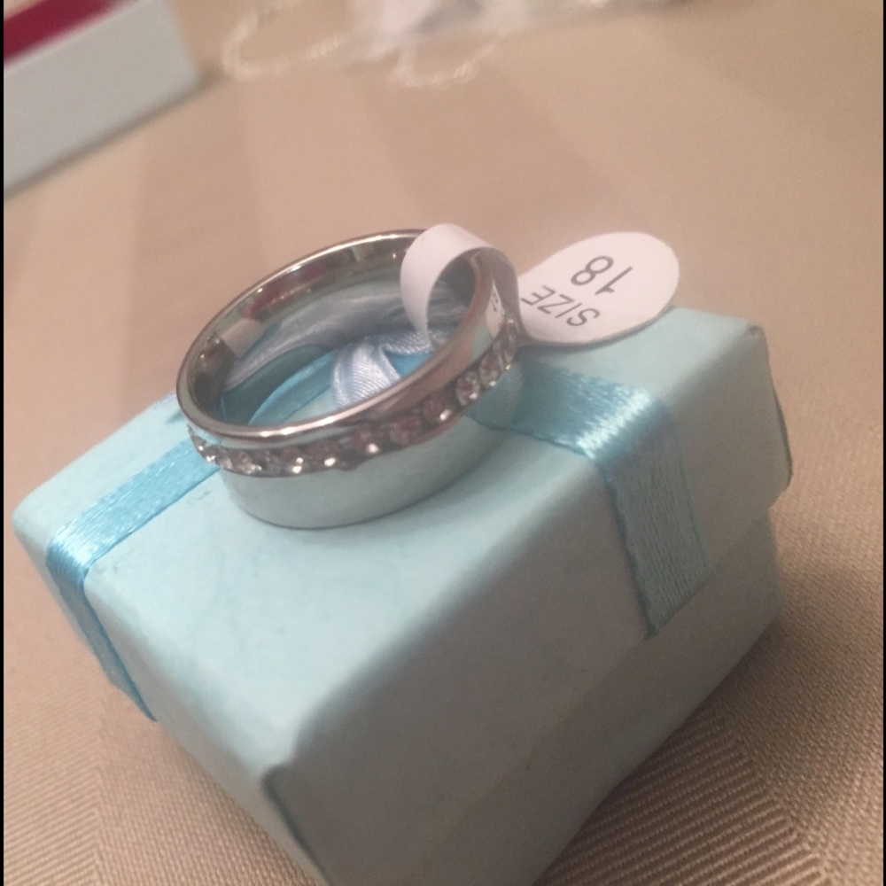 NWT POLISHED STAINLESS RING 8 - Picture 4 of 4