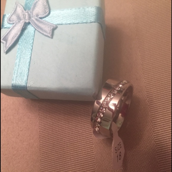 NWT POLISHED STAINLESS RING 8 - Picture 2 of 4