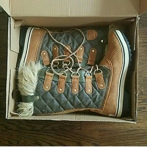 Sorel size 6