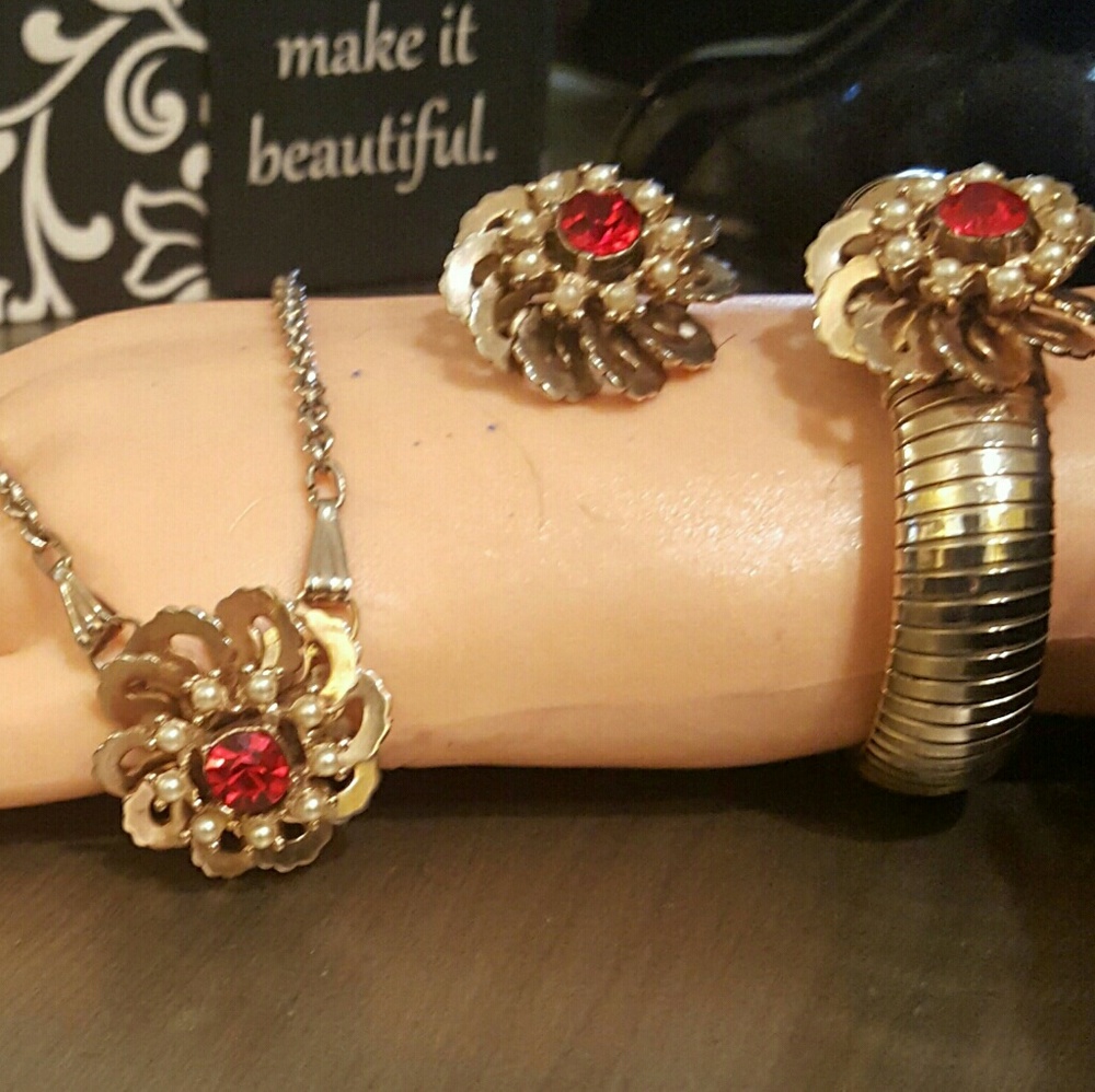 VTG.3pc Costume Jewerly. Necklace, Bracelet,Brooch