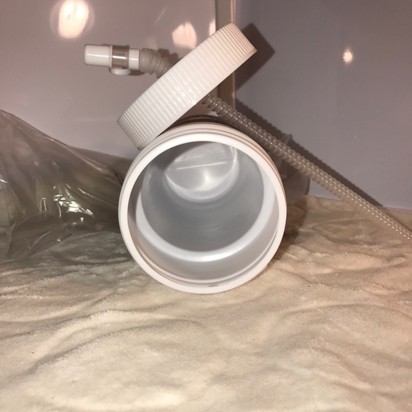 VICTORIAS SECRET 32oz WATERBOTTLE NWT - Picture 5 of 8