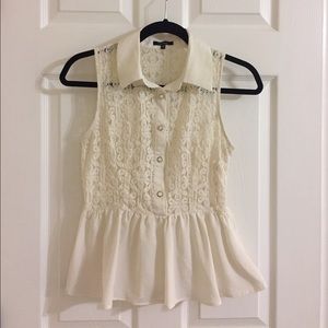 💕Final Price Drop💕Lace Peplum Top