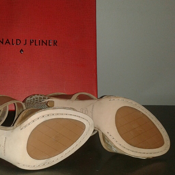 NEW GENUINE AUTHENTIC DONALD J PLINER "ADELLE" - Picture 5 of 5