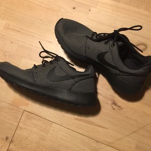 Women's Nike Roshe 6