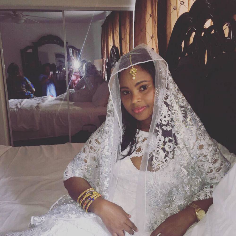 Meet your Posher, Moumi