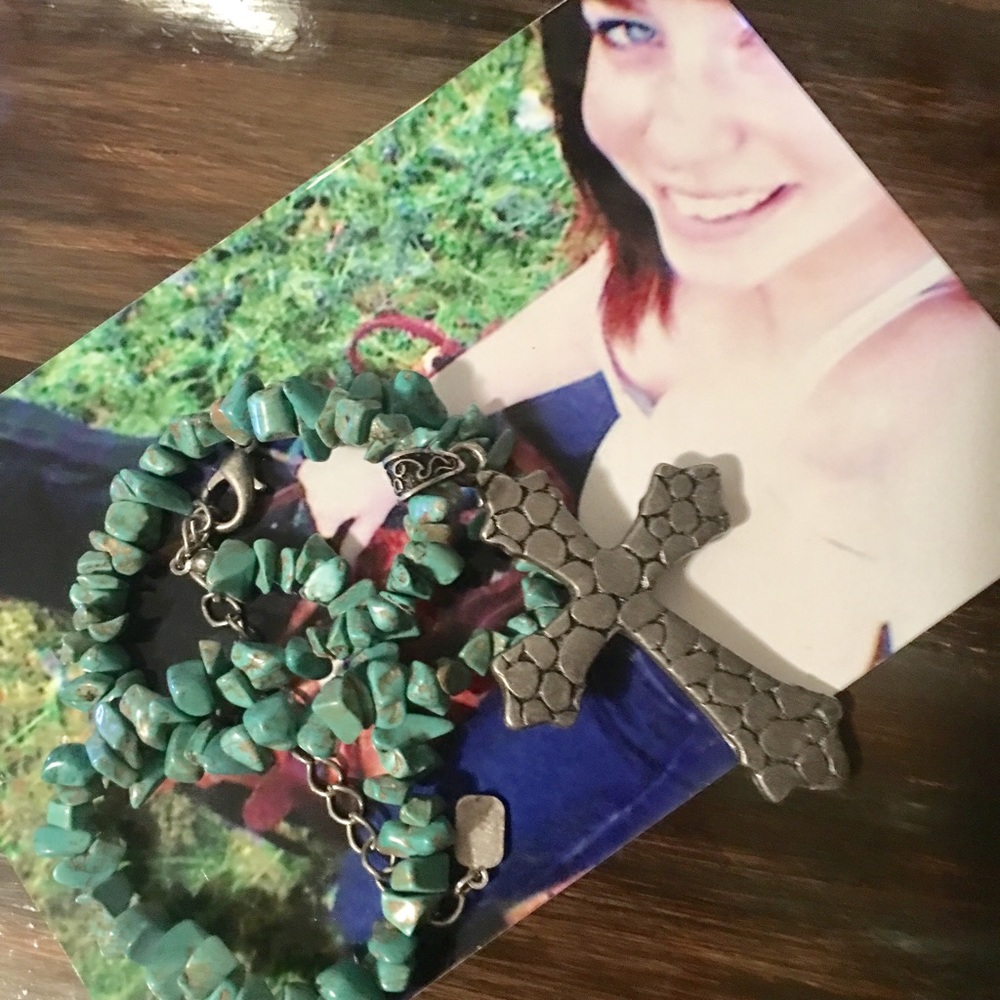 💐TURQUOISE CHIP CHUNKY WESTERN NECKLACE W/CROSS