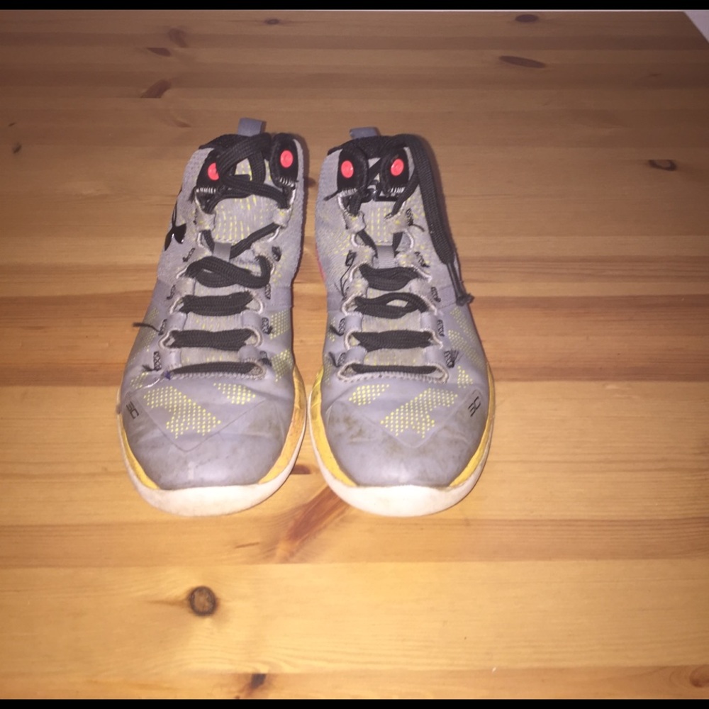 Boys kids sneakers kind of comfortable for sports