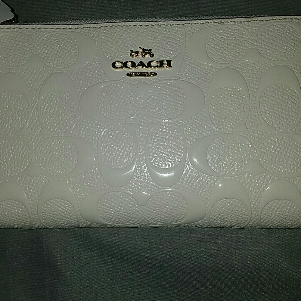 NWT Shiny White Coach Wallet !!!! SALEEE!!
