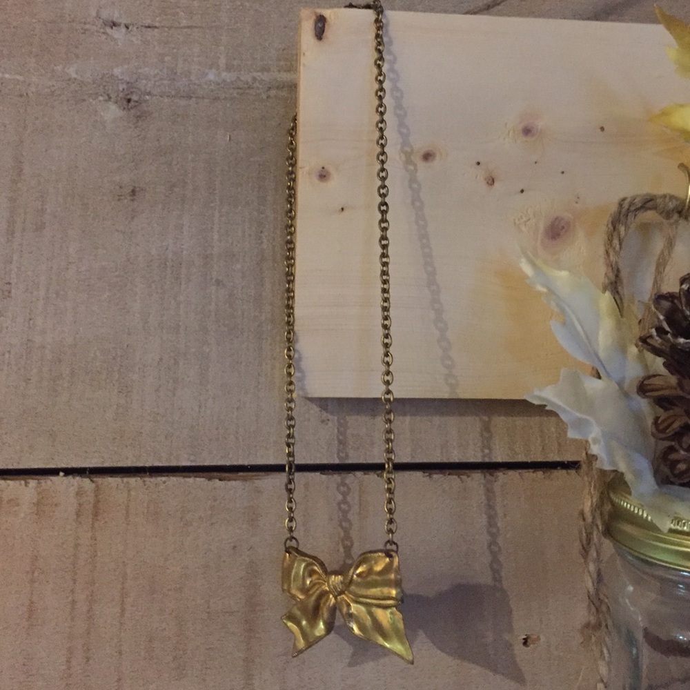 Free With Purchase! Bow necklace