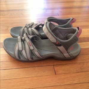 Teva Sandals, Tirra sz 10 women's VGUC