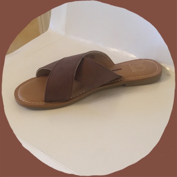 💕NWOB💕 NEW DIRECTION SANDALS - Picture 2 of 3